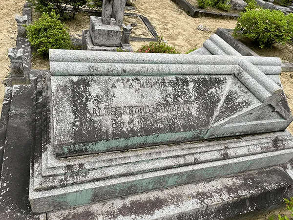 リゼッティの墓碑