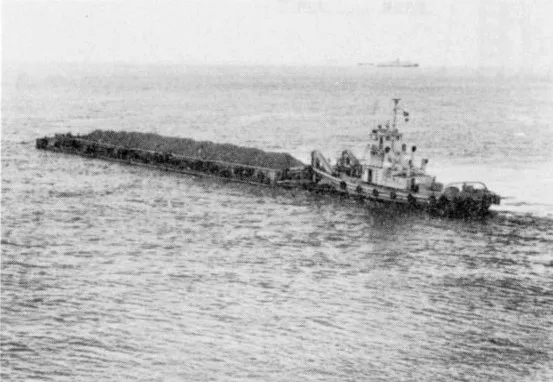 航行中のプッシャー・バージ