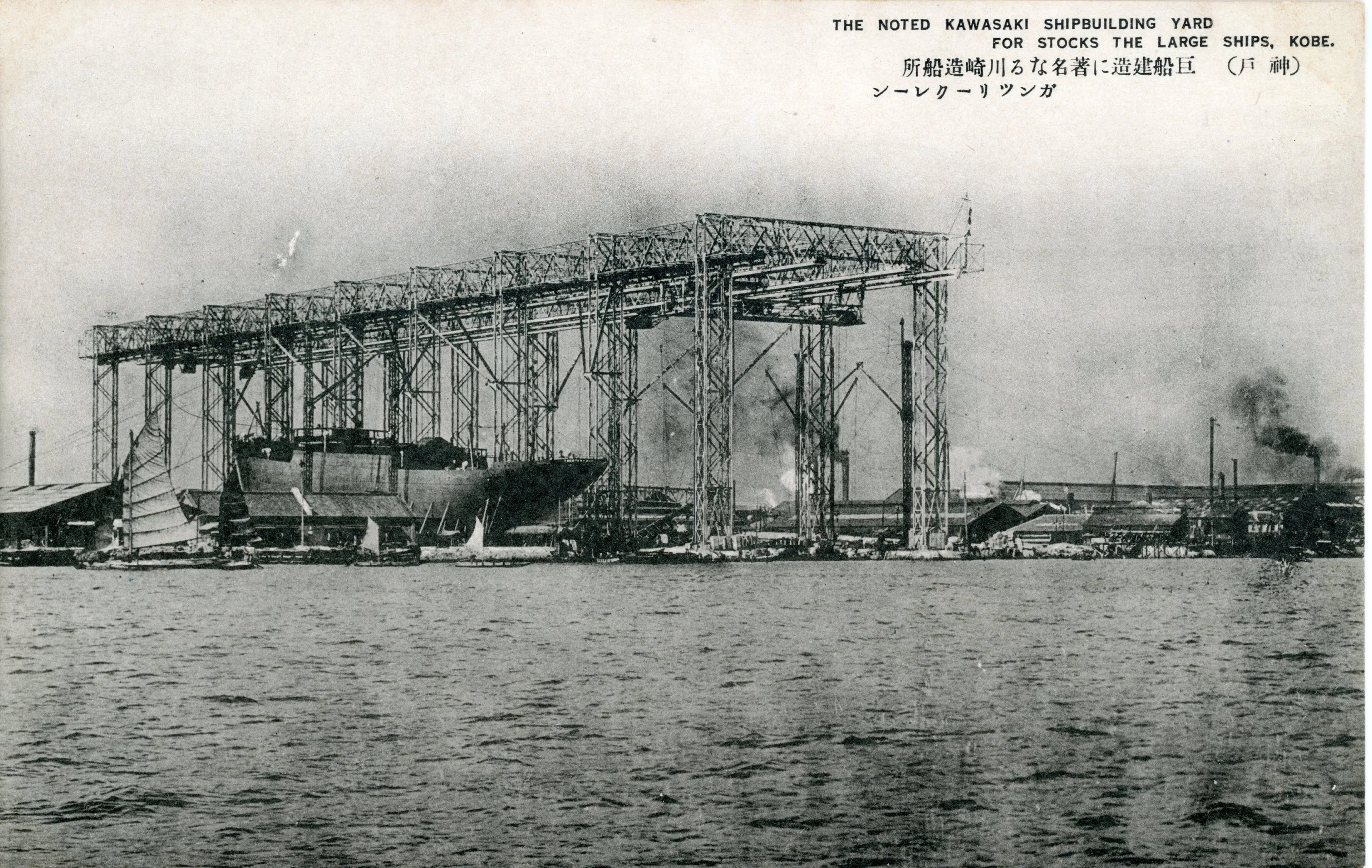 そびえるガントリークレーン