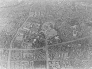 中央大倉山、下は裁判所、市役所